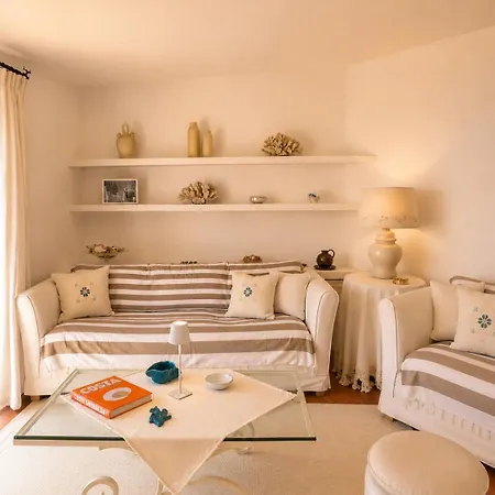 Apartament Affascinante Fronte Mare - Seafront - Wi-fi, Access & Parking *