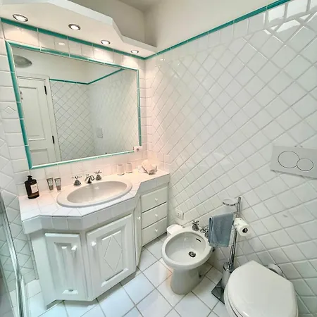 Apartament Affascinante Fronte Mare - Seafront - Wi-fi, Access & Parking Porto Cervo